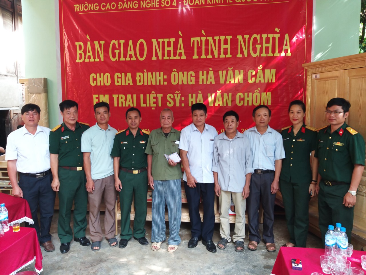 Bàn giao nhà tình nghĩa tặng thân nhân liệt sĩ